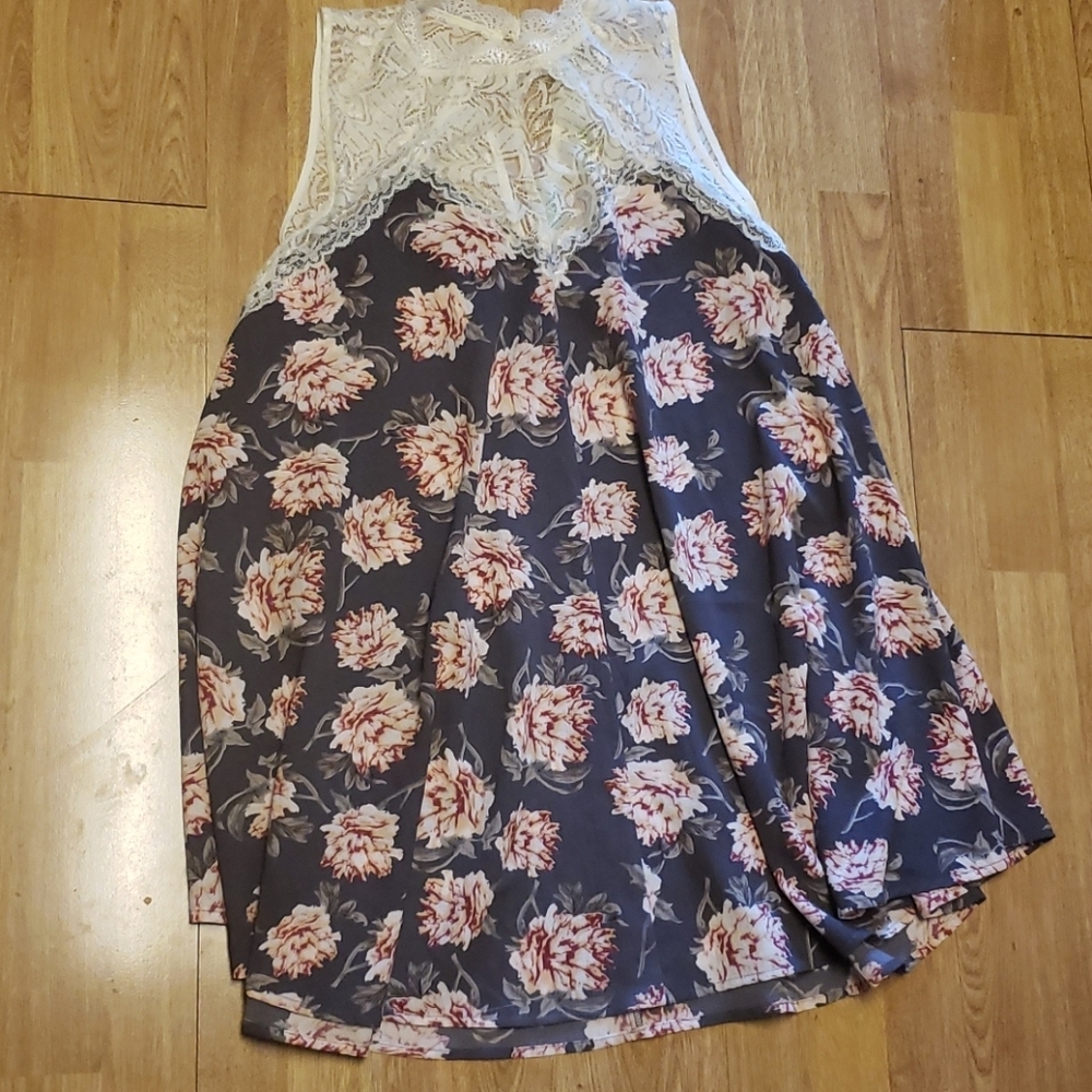 NWT Umgee lace and floral swing dress sz S